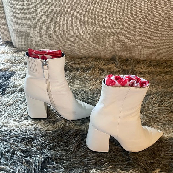 Alias Mae White Leather Ankle Boots - Picture 3 of 9